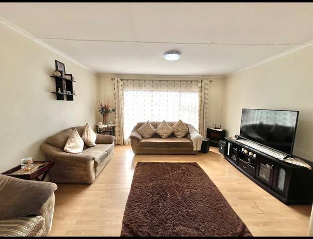 4 BEDROOM HOUSE FOR SALE IN RIDGEWAY